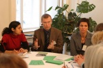 Teilnehmerin focus-Gespräche, Vortragender Hans Emrich und focus-Gespräch-Moderatorin Ulli Weber (re)